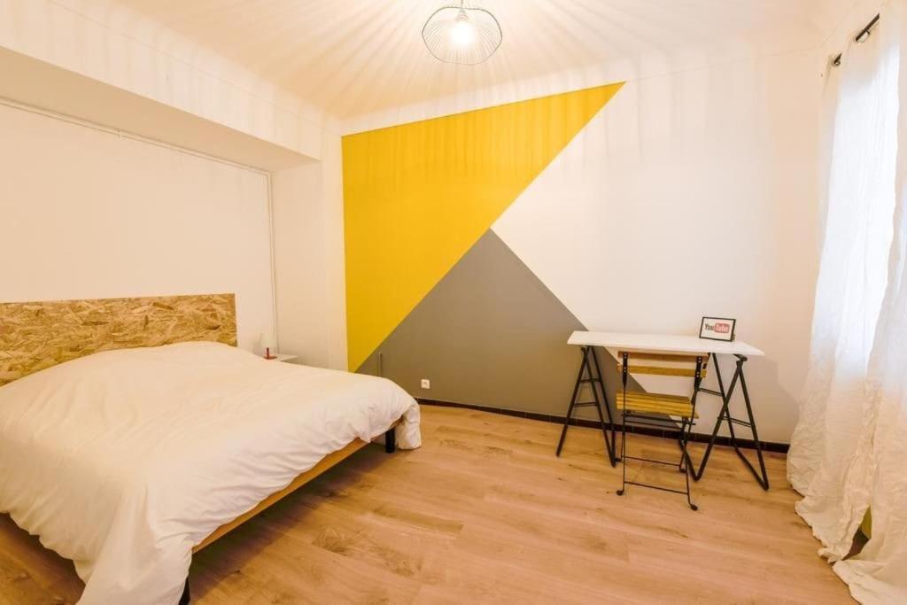 Charmant Logement Plein Pied Au Coeur Du Village Castelculier Exterior foto